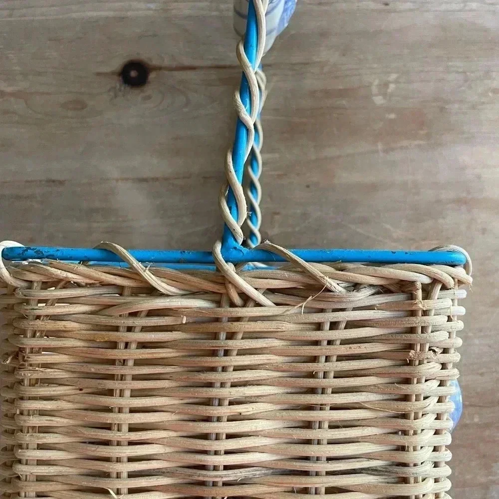 Vintage Beach/Picnic silverware caddy w ceramic shell accents